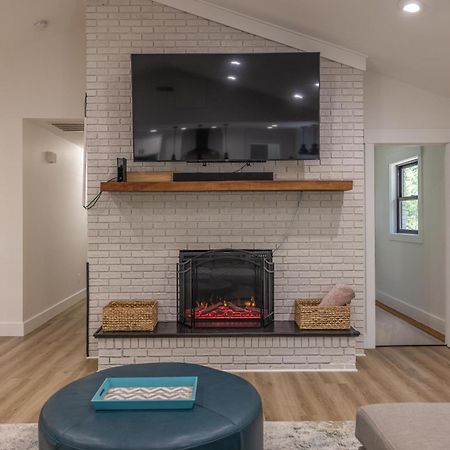 Mid-Century Modern Impeccable Remodel With Hot Tub Villa Asheville Bagian luar foto