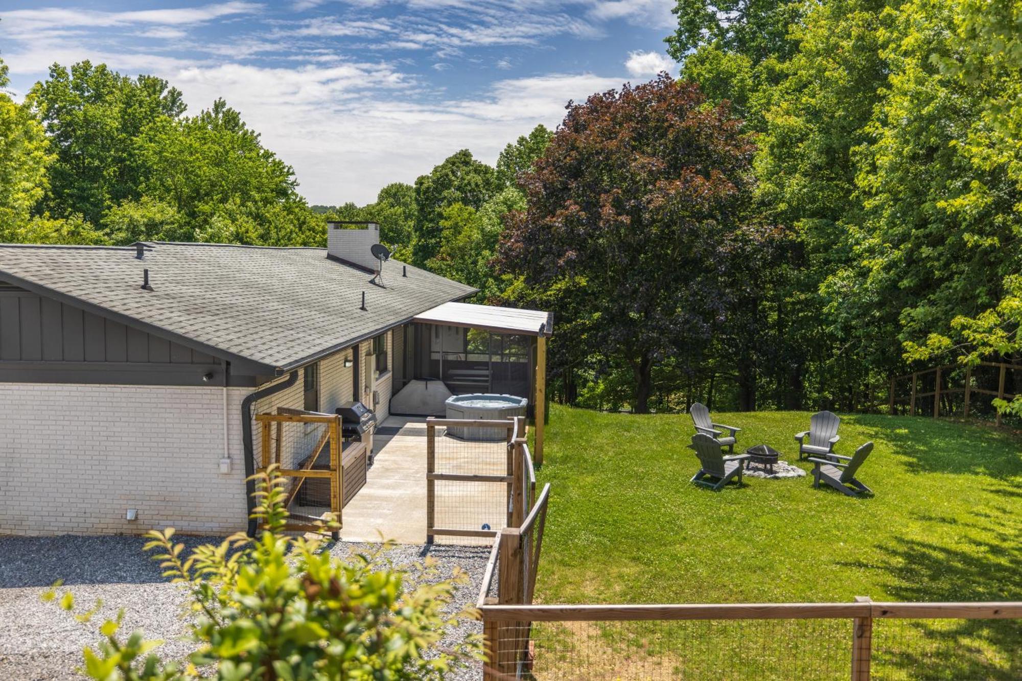Mid-Century Modern Impeccable Remodel With Hot Tub Villa Asheville Bagian luar foto