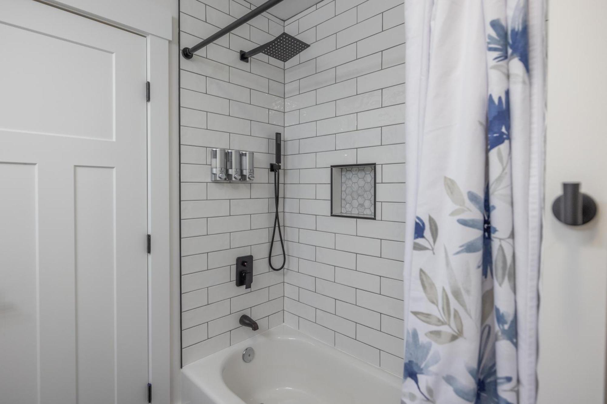 Mid-Century Modern Impeccable Remodel With Hot Tub Villa Asheville Bagian luar foto