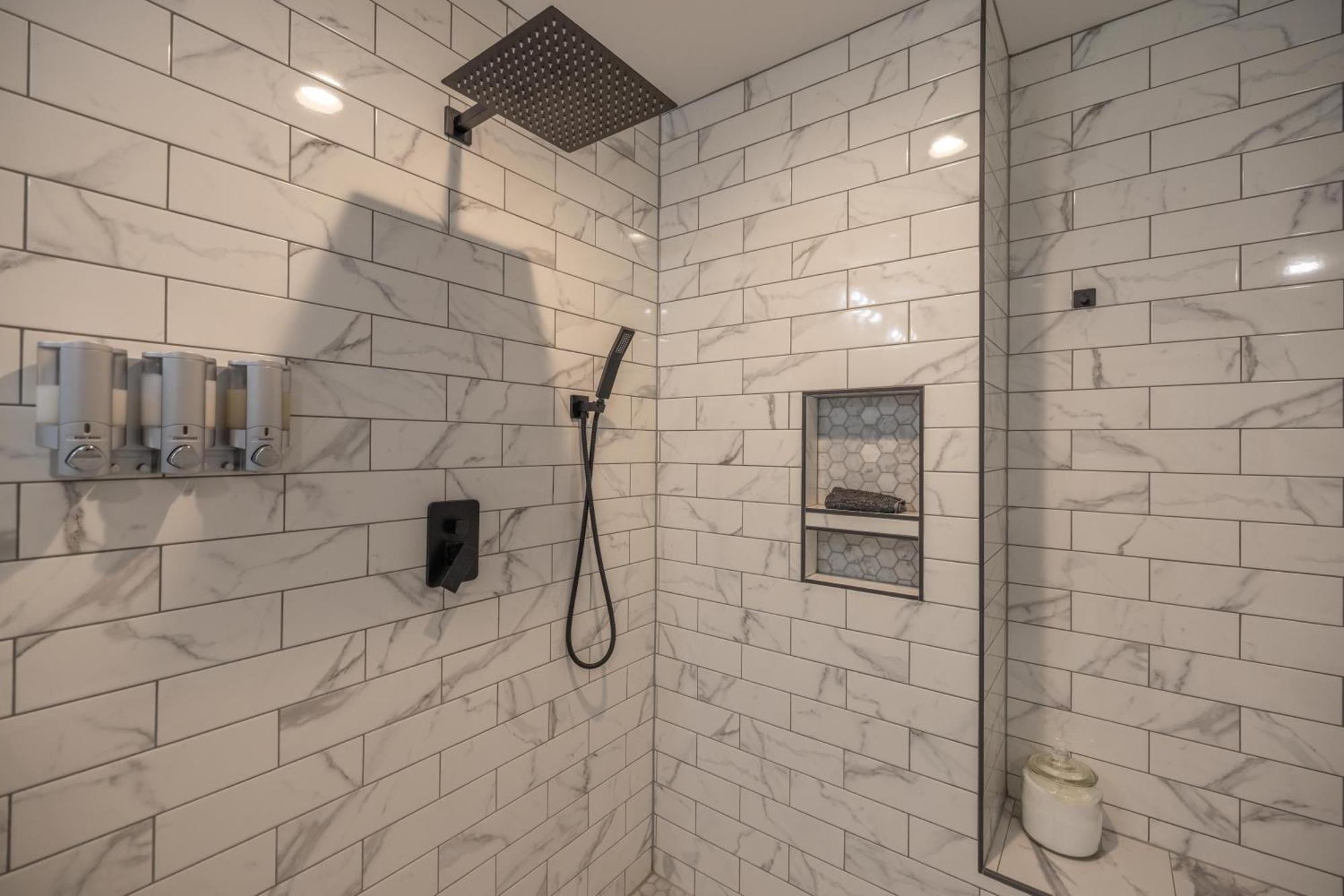 Mid-Century Modern Impeccable Remodel With Hot Tub Villa Asheville Bagian luar foto