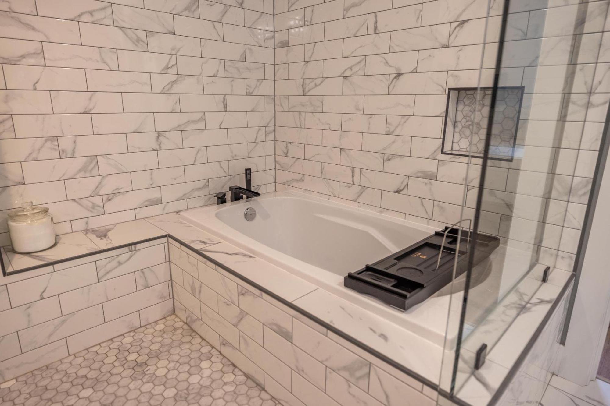 Mid-Century Modern Impeccable Remodel With Hot Tub Villa Asheville Bagian luar foto