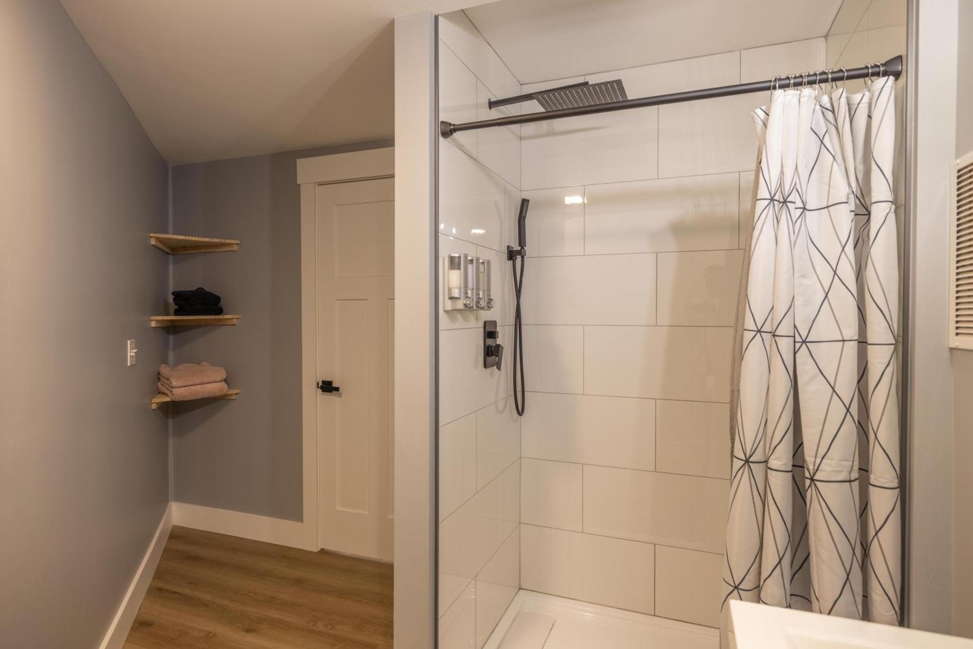 Mid-Century Modern Impeccable Remodel With Hot Tub Villa Asheville Bagian luar foto
