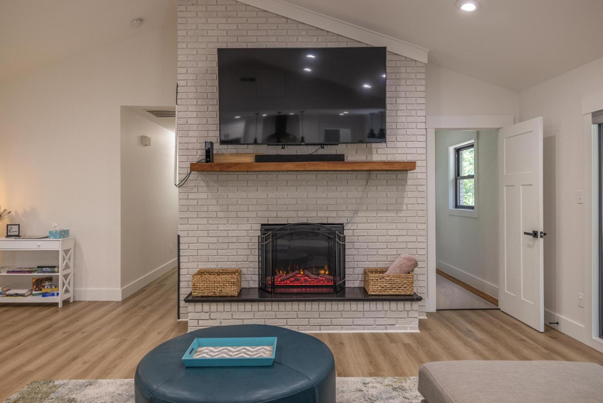 Mid-Century Modern Impeccable Remodel With Hot Tub Villa Asheville Bagian luar foto