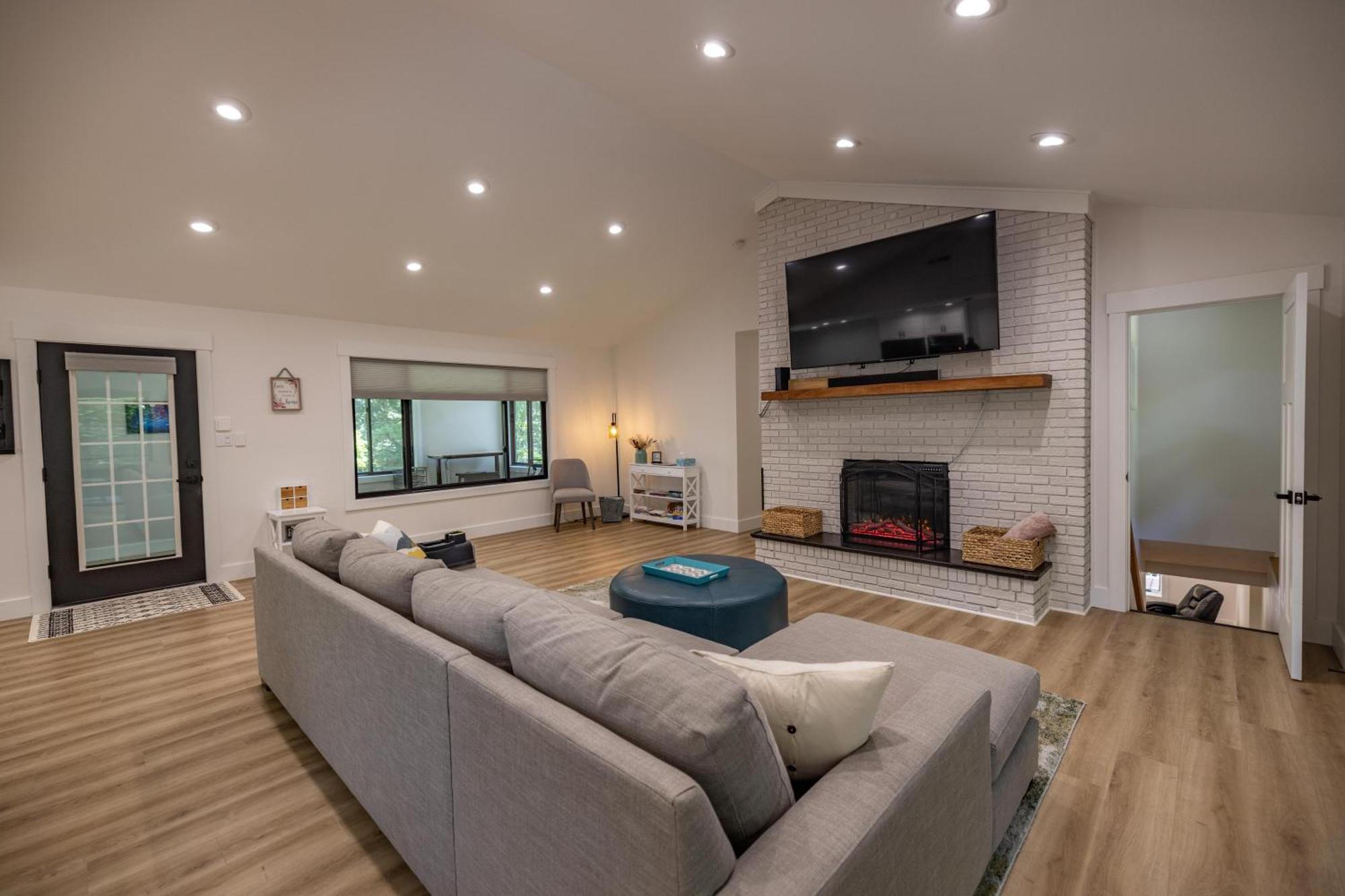 Mid-Century Modern Impeccable Remodel With Hot Tub Villa Asheville Bagian luar foto